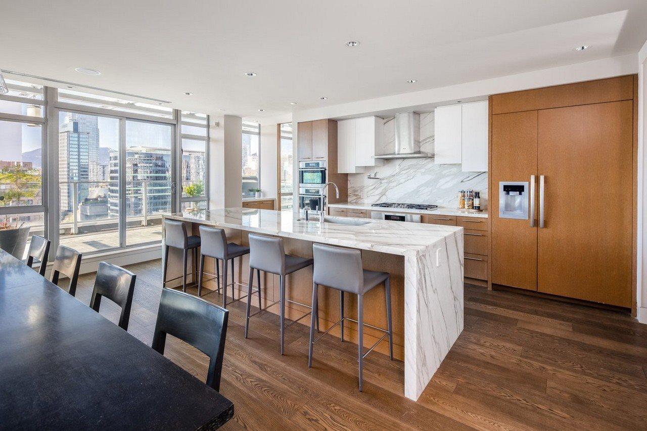Level Vancouver Yaletown - Seymour 외부 사진 A kitchen in a condominium