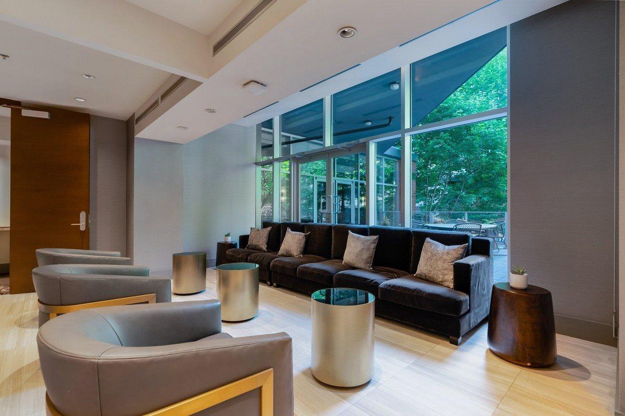 Level Vancouver Yaletown - Seymour 외부 사진 The Club lounge at London Heathrow Airport