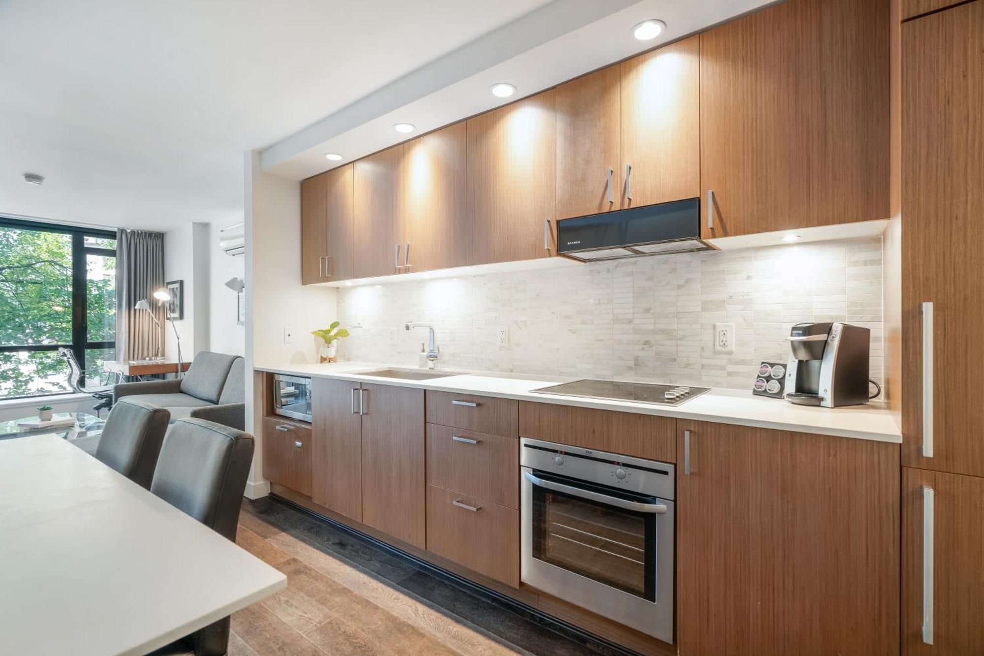 Level Vancouver Yaletown - Seymour 외부 사진 A kitchen at the 2016 Olympic Village